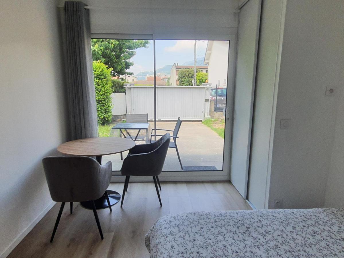 Calme Dans Habitee, Parking Prive Et Gratuit Appartement *