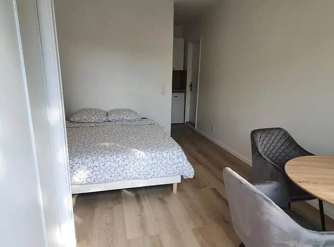 Studio Calme Dans Villa Habitee, Parking Prive Et Gratuit
